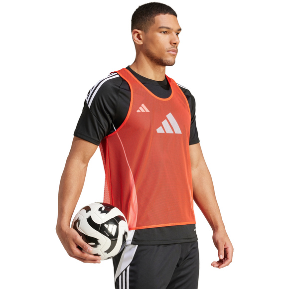 Znacznik adidas Training 24 BIB koralowy JF3245